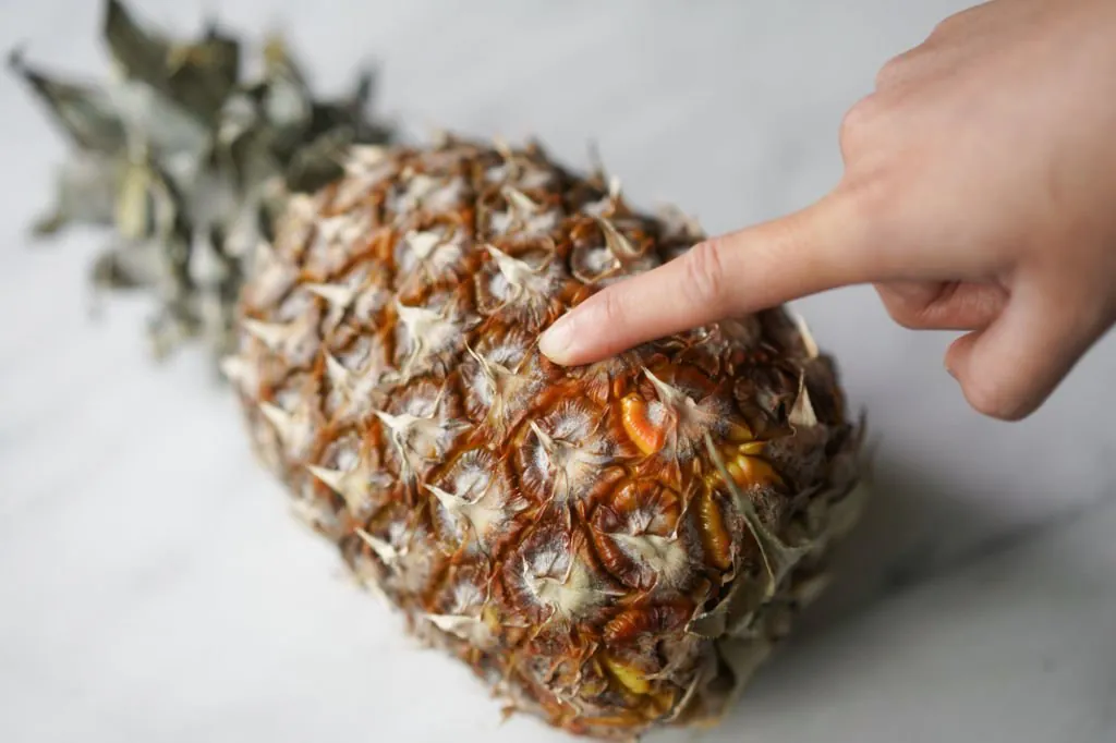Paso a paso : la forma más fácil de cortar una piña