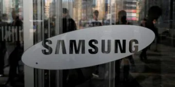 Samsung Aims to Sell 10 Million Foldable Phones in 2022: Report