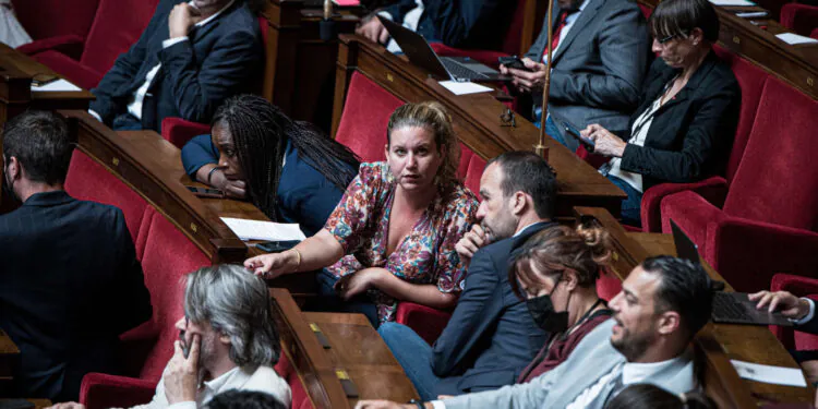 La gauche et les syndicats accusent le gouvernement et la droite de vouloir boucler les 35 heures