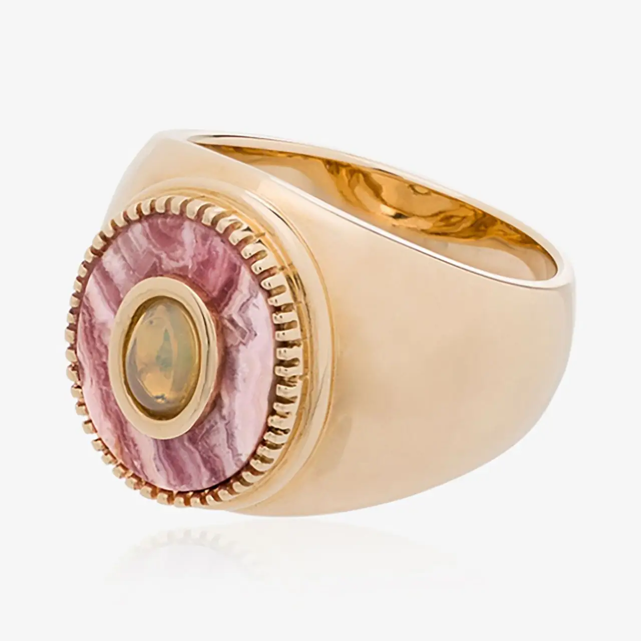 L’image peut contenir : accessoires, accessoire, bijoux et bague