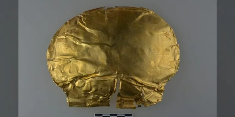 Un masque funéraire en or vieux de 3 000 ans découvert dans la tombe d'un noble en Chine