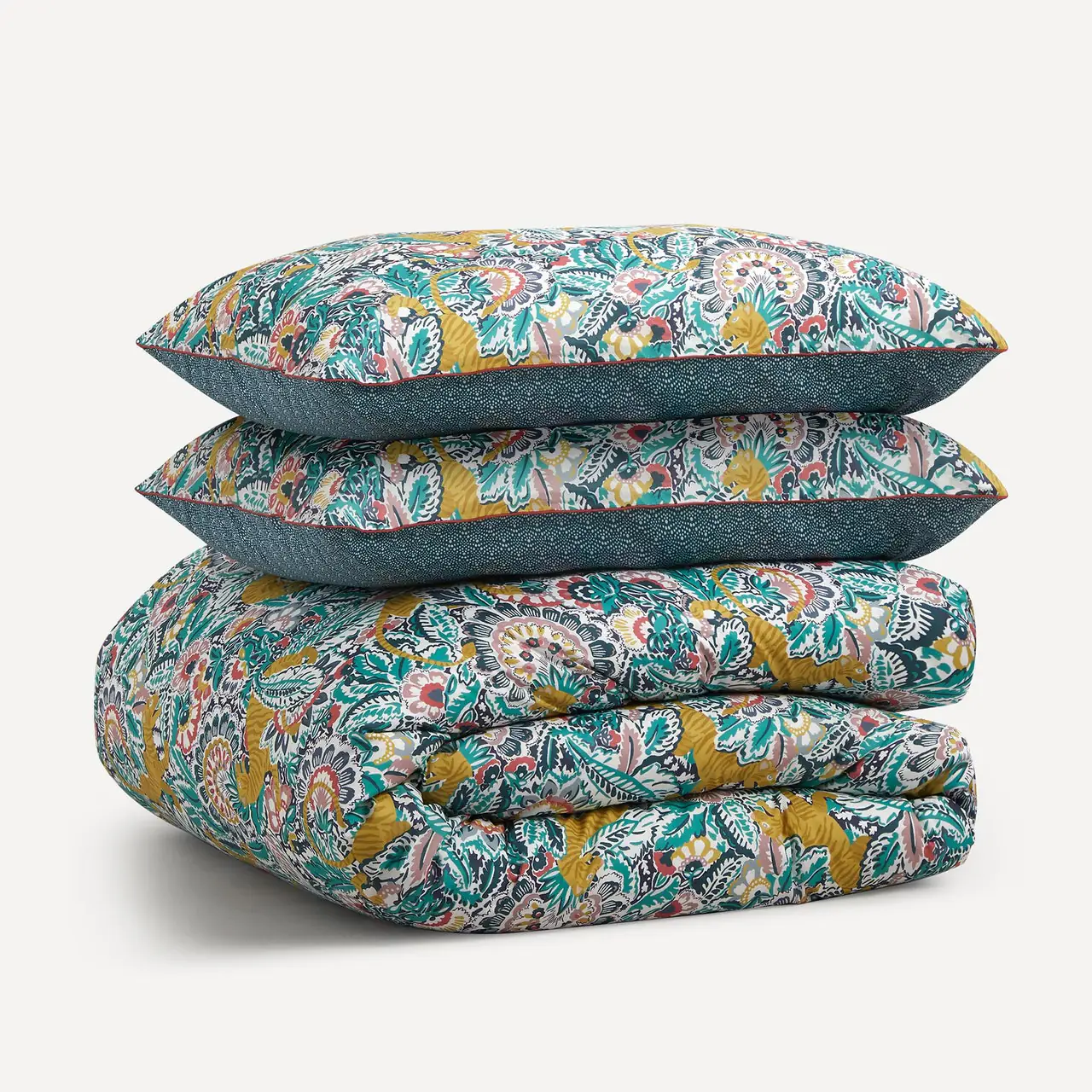 L’image peut contenir : coussin, oreiller et tapis