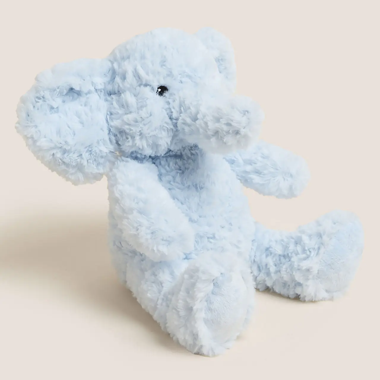 L’image peut contenir : peluche, jouet, hiver, neige, plein air, bonhomme de neige et nature