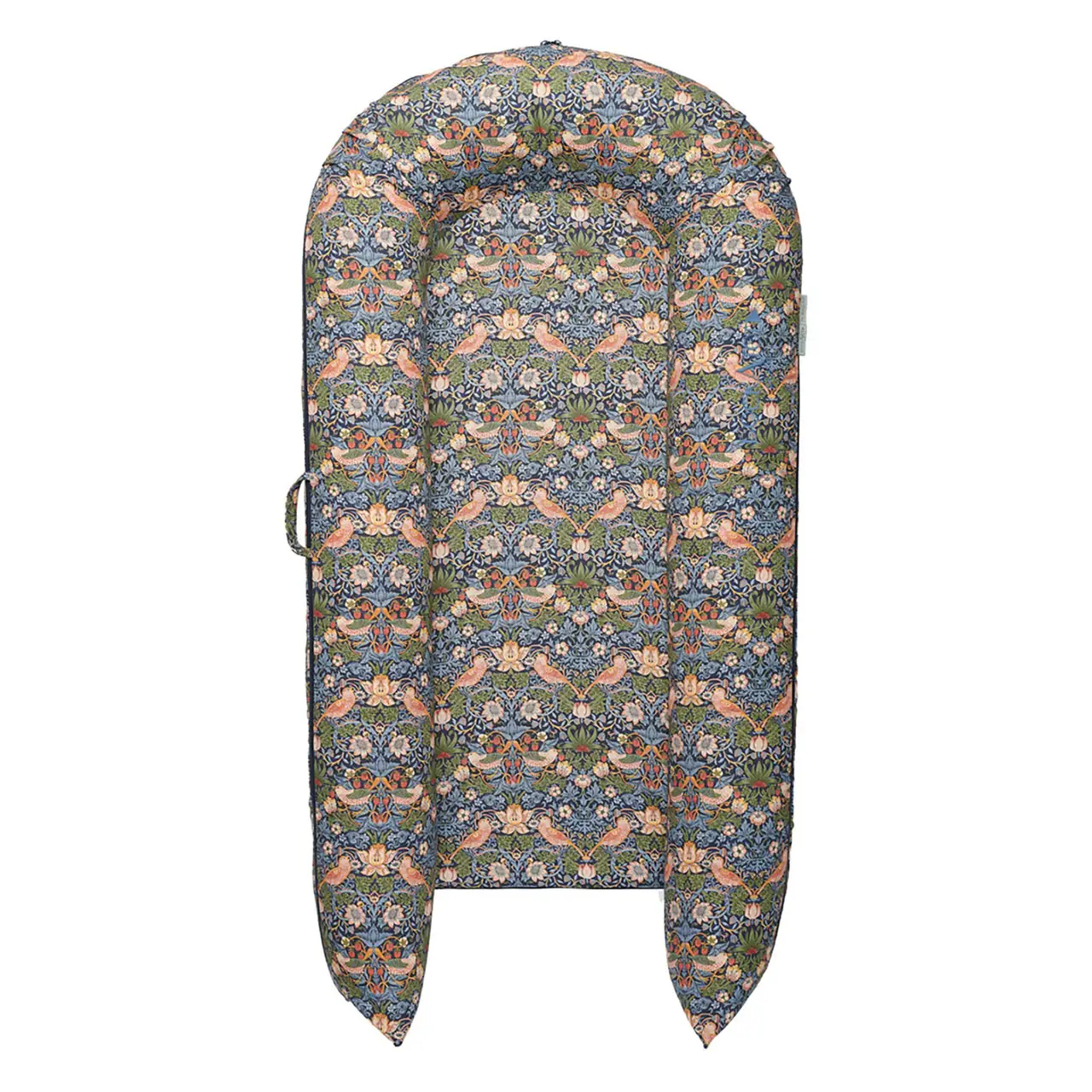 L’image peut contenir : meuble, tapis et motif