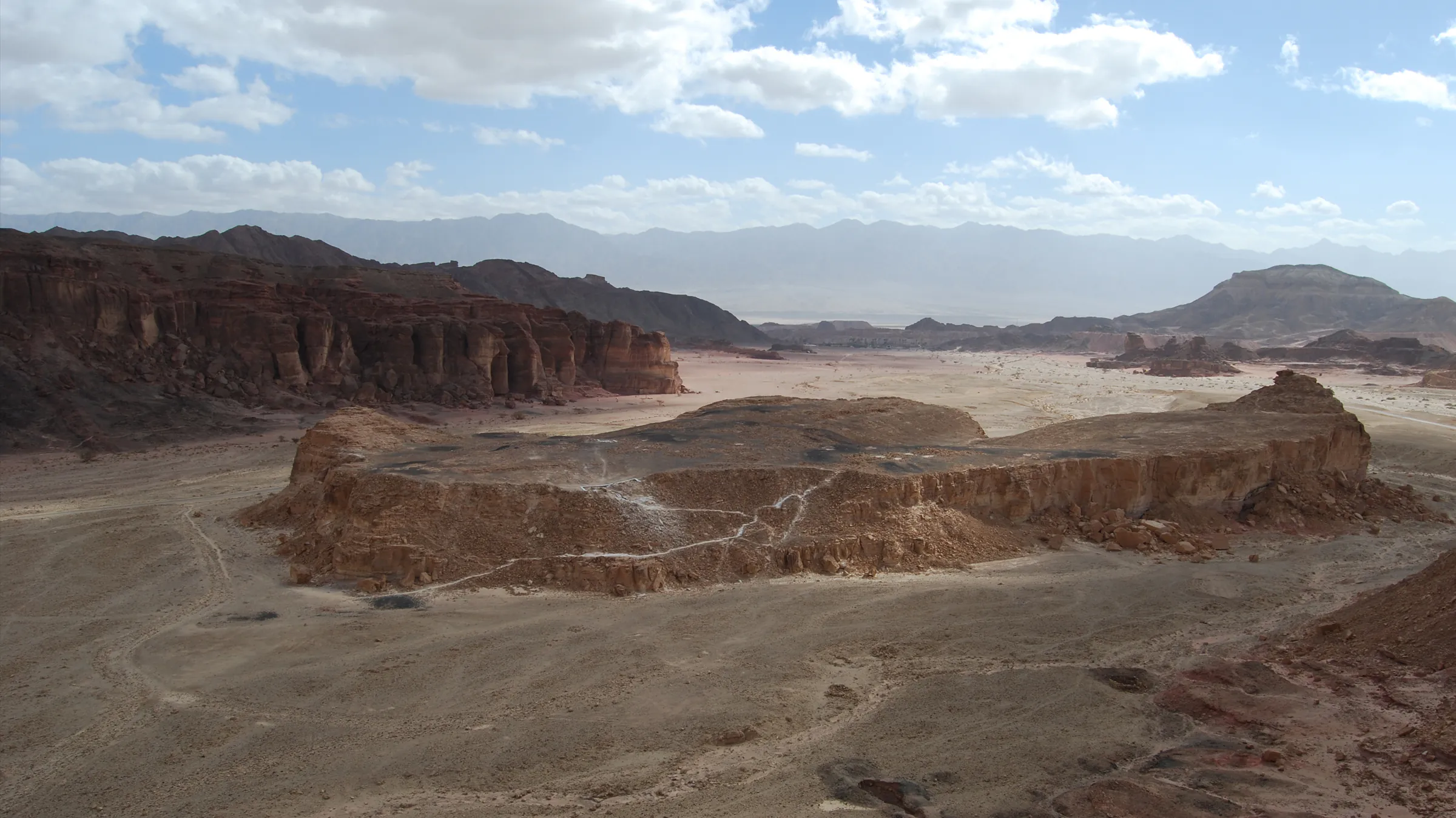 La vallée de Timna, dans le désert du Néguev en Israël, près d'Eilat, était le site d'une importante industrie d'extraction et de fusion de cuivre il y a environ 3 000 ans.