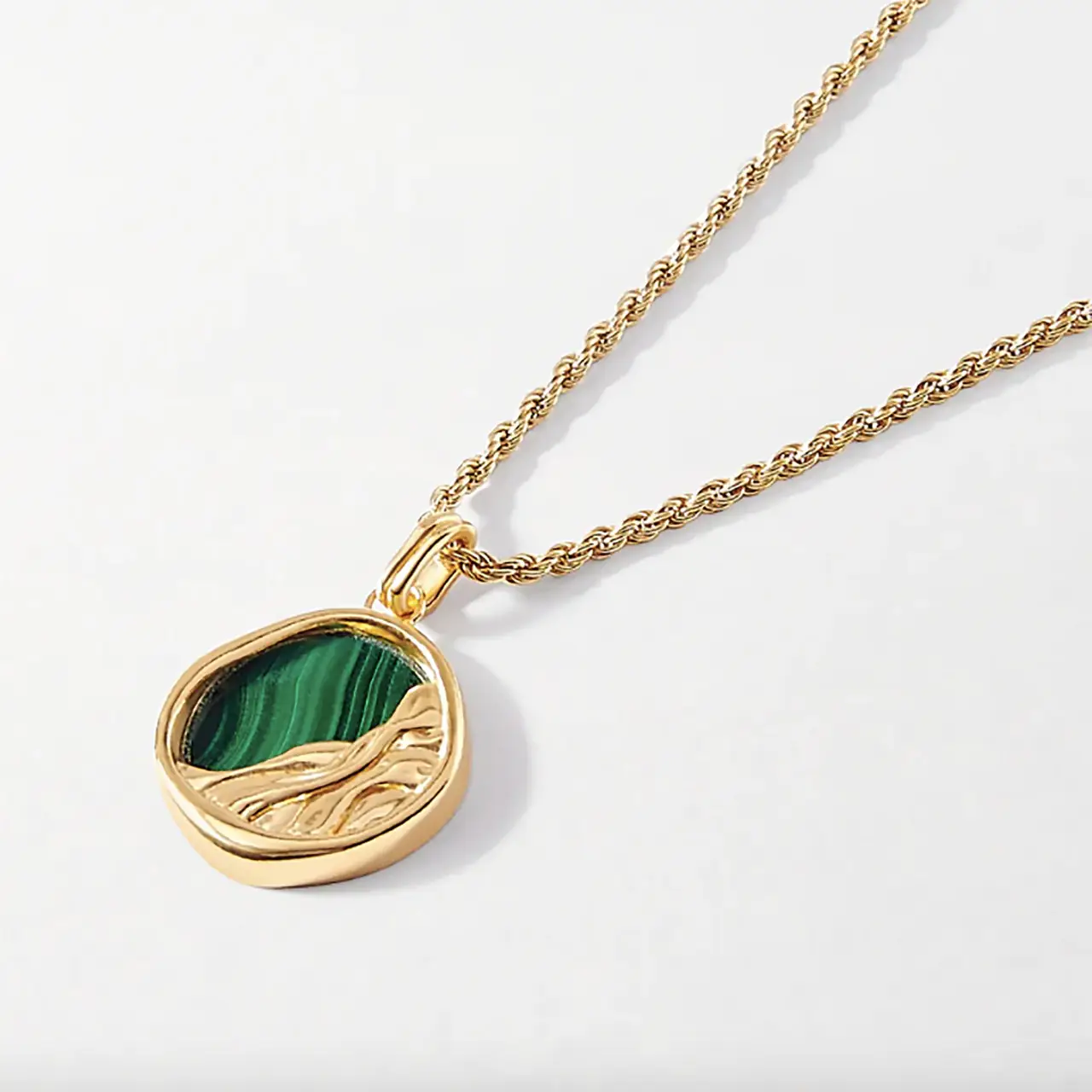 L’image peut contenir : pendentif, accessoires et accessoire