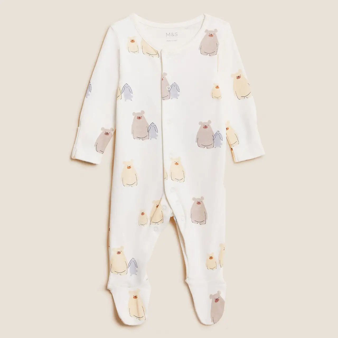 L’image peut contenir : vêtements, vêtements et pyjama