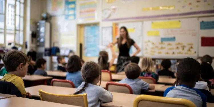 Les nouveaux enseignants contractuels racontent leurs premières semaines "difficiles"