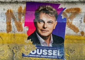 "En se rangeant derrière la 'gauche ouvrière', Fabien Roussel tente de redynamiser le clivage entre gauche marxiste et non marxiste"