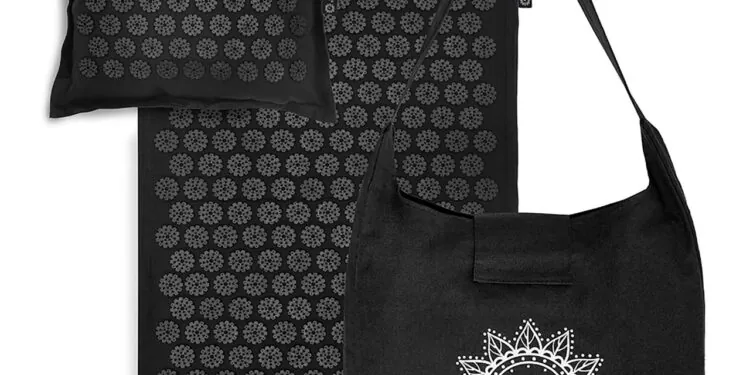 L’image peut contenir : outil, hache, sac et sac fourre-tout