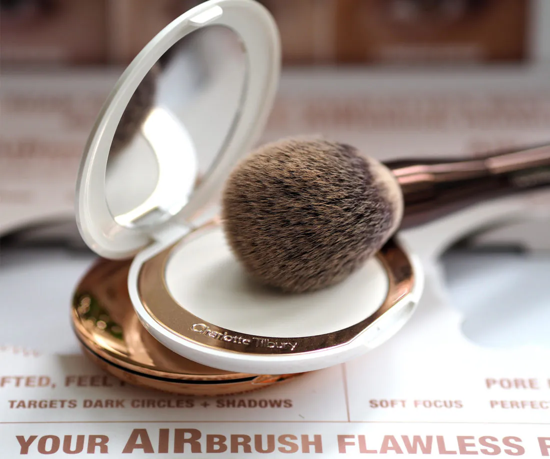 Examen de la poudre de finition impeccable éclaircissante à l'aérographe de Charlotte Tilbury