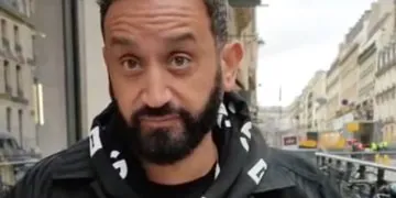 Cyril Hanouna détaille son look en pleine rue, les internautes choqués (vidéo)