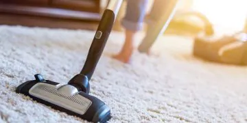 A quoi sert le trou dans le manche de l'aspirateur ?