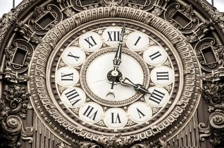 Pourquoi une heure 60 minutes dure-t-elle ?