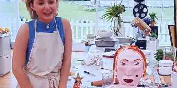 Elle représente Marilyn Monroe sous forme de gâteau, les internautes rigolent (vidéo)
