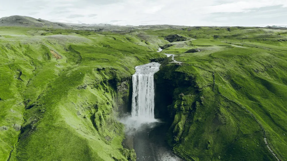 Skógafoss, Eau, Ciel, Nuage, Paysage naturel, Etendue d'eau, Relief fluvial des cours d'eau