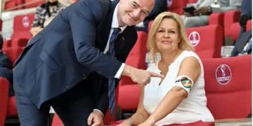 Le président de la FIFA s'affiche avec le brassard "One Love" qu'il a lui-même interdit