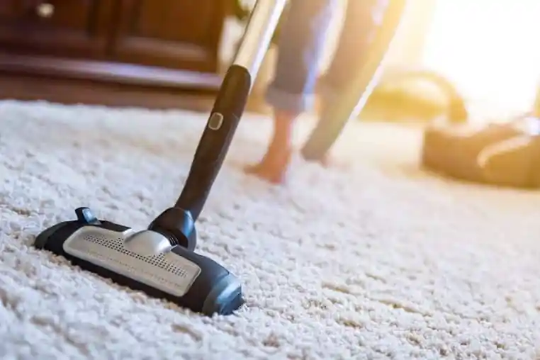 A quoi sert le trou dans le manche de l'aspirateur ?