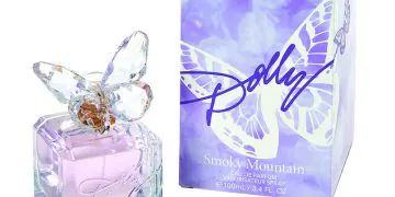 Exclusif : Dolly Parton parle de sa dernière collection de parfums et pourquoi elle est excitée de « créer une chose qui apporte de la joie aux gens »