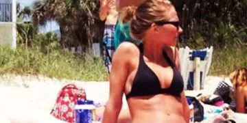 La photo de cette femme en bikini a fait le tour du monde à cause d'un petit détail... Saurez-vous de quoi il s'agit ?