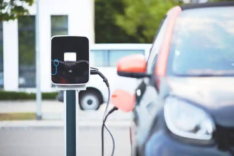 Lidl prépare l'ouverture de sa première e-station de recharge rapide en France