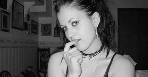 Personne ne peut trouver ce qui ne va pas avec la photo de cette femme !  Et vous?  (Sans tricher bien sûr !!)