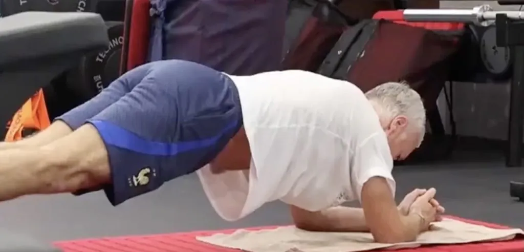 1671056812 A 54 Ans Didier Deschamps Devoile Sa Routine Sportive Et A 54 ans, Didier Deschamps dévoile sa routine sportive et il s'y tient même au Qatar !