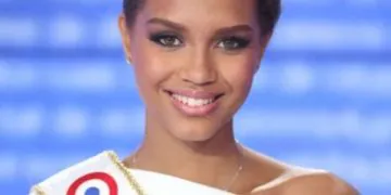 Première apparition publique d'Indira Ampiot, Miss France 2023 ose la robe moulante