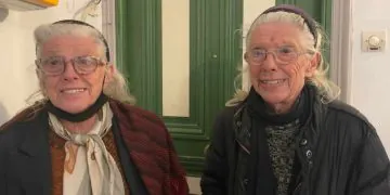 1671832100 Des Jumeaux De 74 Ans Expulses De Chez Eux Vont