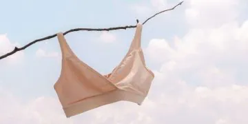 Du haut de ses 22 ans, il invente une incroyable solution pour détecter le cancer du sein !