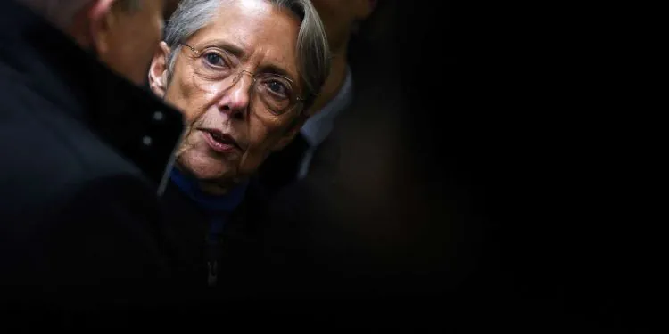 Elisabeth Borne trace les contours du projet et assume le cap d'un départ à 65 ans