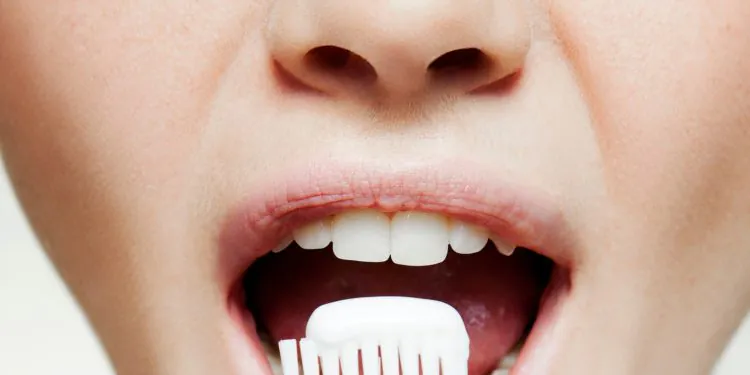L’image peut contenir : humain, personne, bouche, dents et lèvre