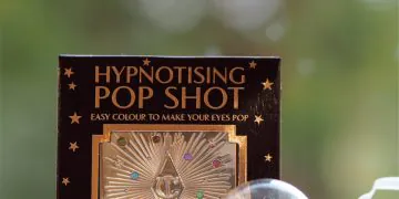Charlotte Tilbury hypnotise les clichés pop