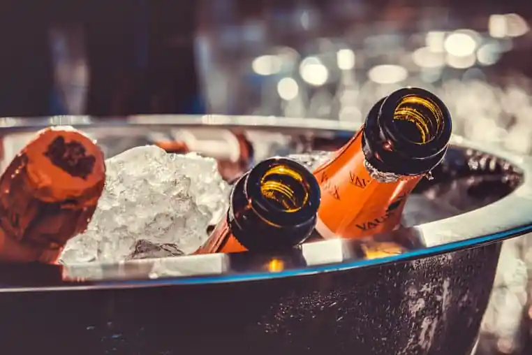 Combien de temps peut-on garder une bouteille de champagne ouverte ?