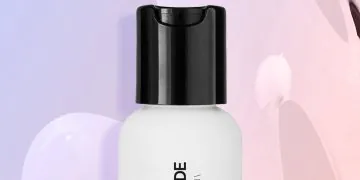 L’image peut contenir : cosmétiques et bouteille