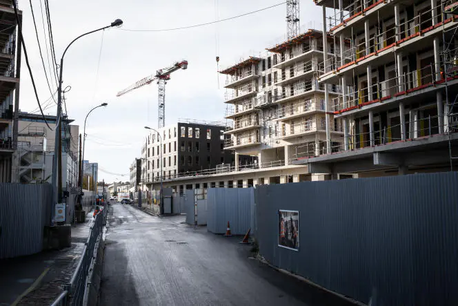 Chantier en cours du village des athlètes des Jeux Olympiques 2024, rue Ampère, à Saint-Denis (Seine-Saint-Denis), lundi 28 novembre 2022.