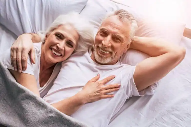 Son mari lui fait l'amour dans le noir depuis toujours
