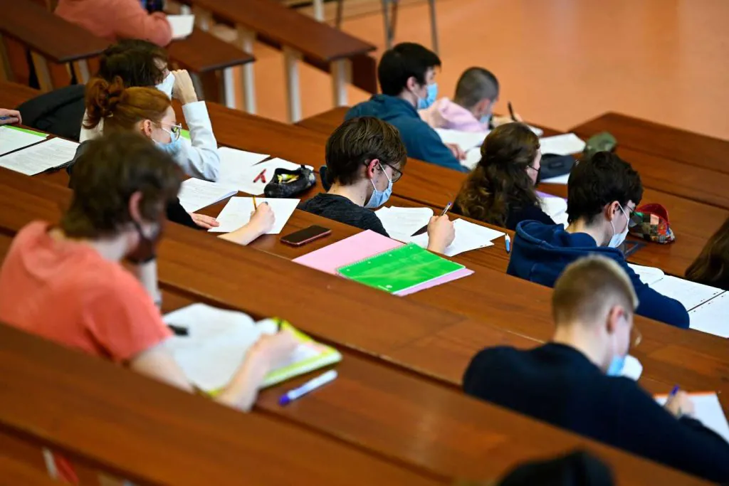 Plus diplômée, la génération 2017 s'intègre mieux au marché du travail, selon le Céreq