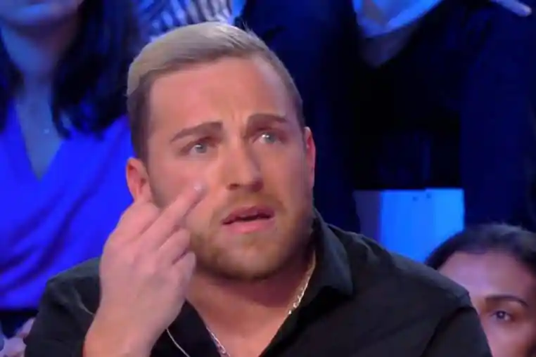 tpmp boulanger vidéo doigt d'honneur