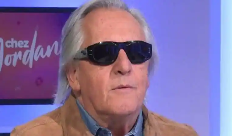 Gilbert Montagné : pourquoi le chanteur n'enlève-t-il jamais ses lunettes noires ?