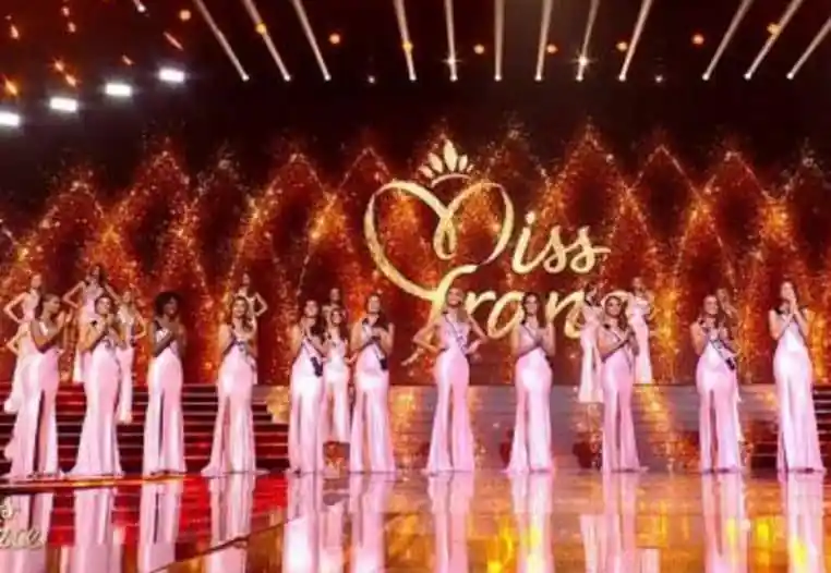 Miss France 2023 : une candidate a fait une grosse chute qui a failli passer inaperçue