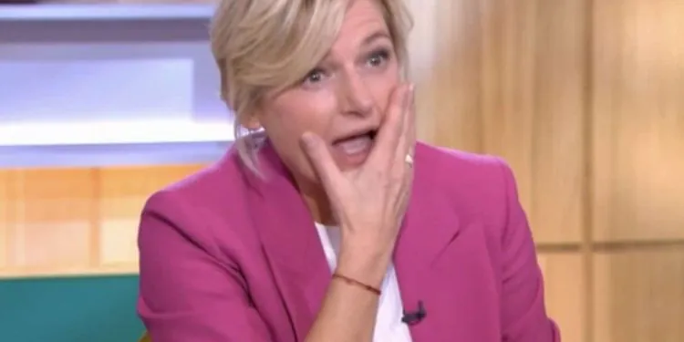 un chroniqueur chute violemment, panique sur le plateau (vidéo)