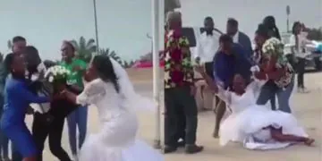 La future épouse rend visite à son ex avant son mariage, elle le regrettera amèrement !
