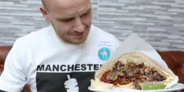 1673066181 Cet Homme Mange Plus De 100 Brochettes En Un Mois