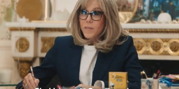 Les Pièces jaunes : Brigitte Macron dans un sketch avec Camille Combal qui fait bien rire les internautes