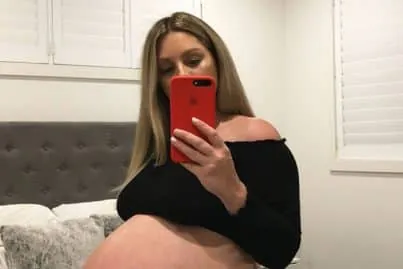 Une jeune femme révèle sa grossesse et est victime des pires moqueries