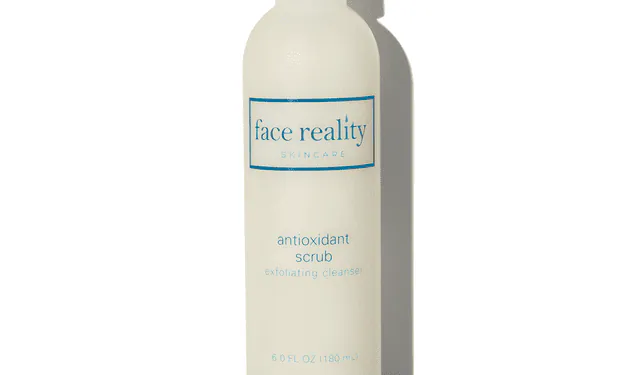 Cet exfoliant est comme un soin du visage dans une bouteille