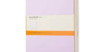 Moleskine Cahier Journal Lot de 3 trois carnets lilas sur fond blanc