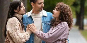 les enfants de ce quatuor amoureux ne savent pas qui sont leurs parents biologiques
