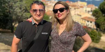 son mari la surprend avec un valentin pas comme les autres